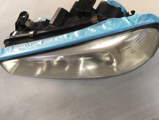 R３４スカイラインのヘッドライト黄ばみリペア前の状態